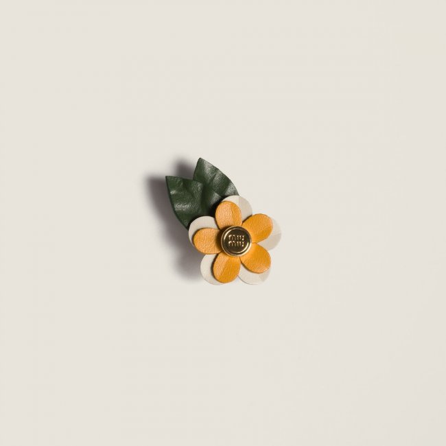 Miu Miu Leather floral brooch - Ochre/White