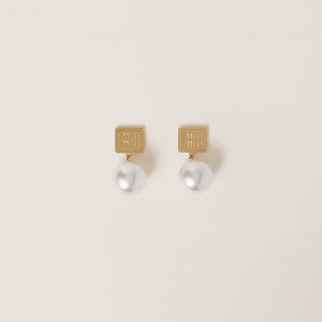 Miu Miu Metal and synthetic pearl earrings Gold / Cream
