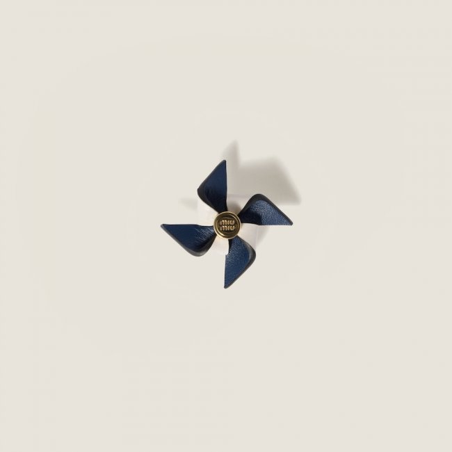 Miu Miu Leather pinwheel brooch - Bright Blue/White