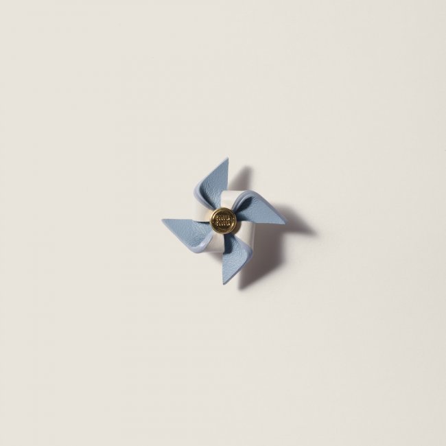 Miu Miu Leather pinwheel brooch - Sky Blue/White