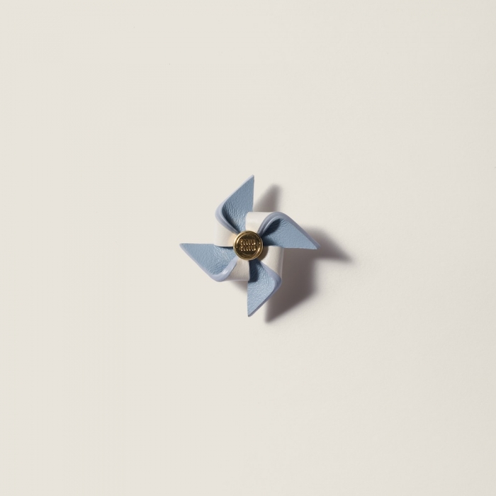 Miu Miu Leather pinwheel brooch - Sky Blue/White